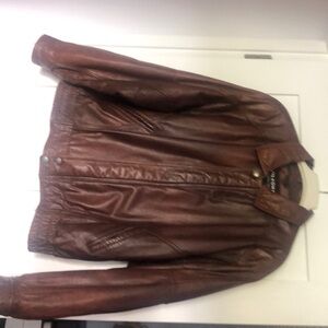 Wilsons genuine leather men’s jacket. Size extra large.
